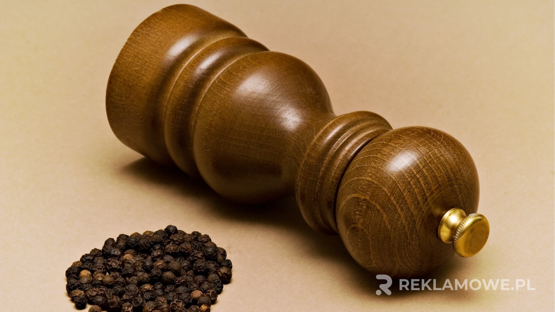 Jak młynki reklamowe wpływają na postrzeganie marki? Młynki reklamowe a postrzeganie marki